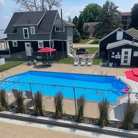 3 Bedroom Condo With Lake Pepin Views With Access To Shared Outdoor Pool Lake City Exterior photo