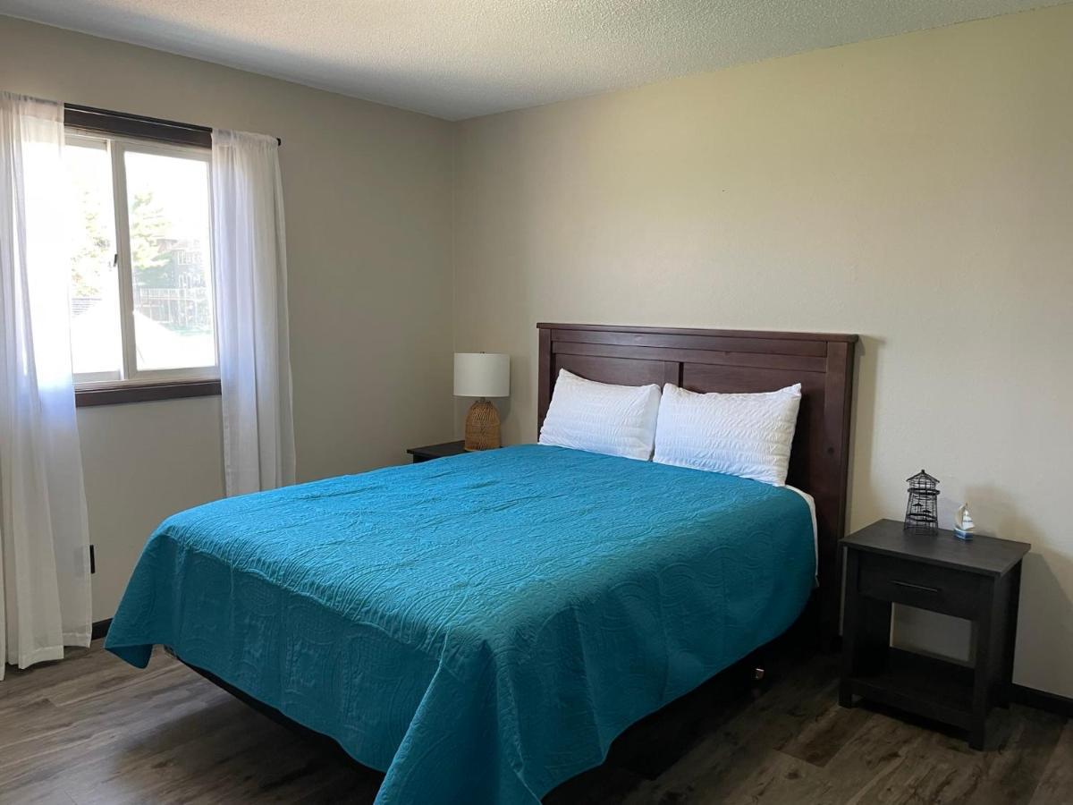 3 Bedroom Condo With Lake Pepin Views With Access To Shared Outdoor Pool Lake City Exterior photo
