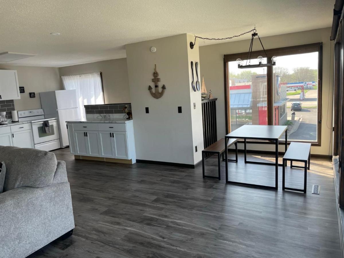 3 Bedroom Condo With Lake Pepin Views With Access To Shared Outdoor Pool Lake City Exterior photo