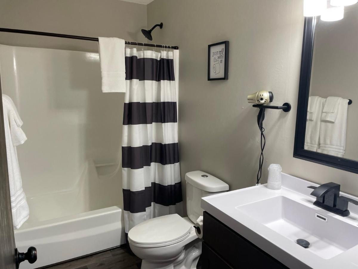 3 Bedroom Condo With Lake Pepin Views With Access To Shared Outdoor Pool Lake City Exterior photo